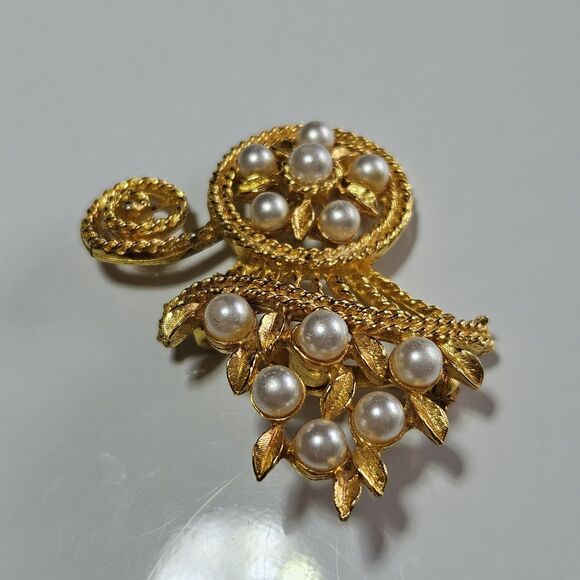 Vintage Gold Tone Faux Pearl Wheel Barrel of Flowers Pin Brooch - Picture 8 of 11